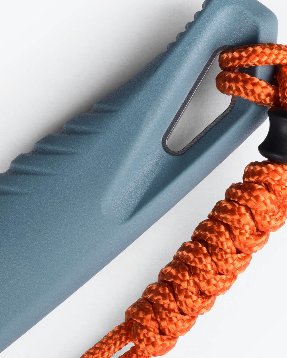 Benchmade Intersect™ Handle Close-up - Blue Santoprene® Grip with Orange Paracord Detail | Benchmade Knife Co.