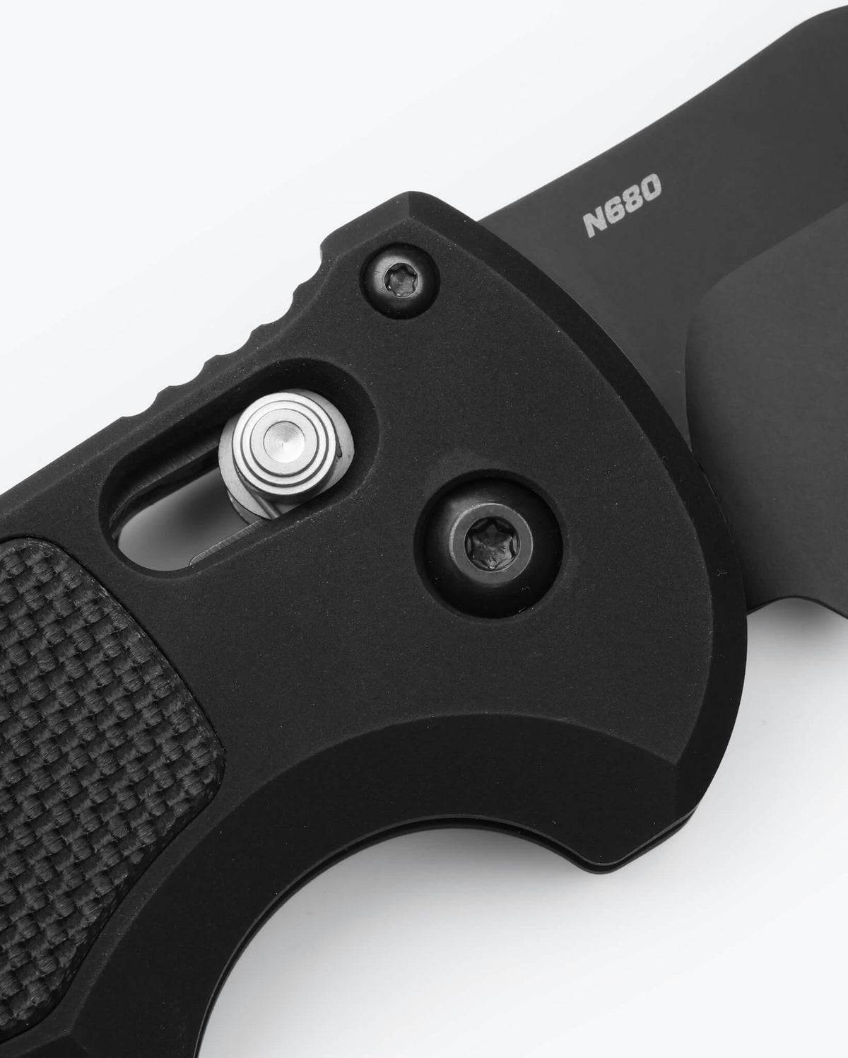 Auto Triage® AXIS Lock Mechanism Close-Up - N680 Steel Detail | Benchmade Knife Co.
